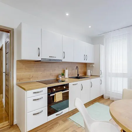 Flexihome Sk - Jantarova - 65m2 - 2 Bedroom - Garage Parking