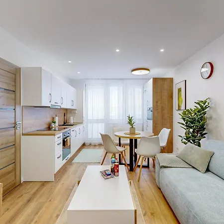 Flexihome Sk - Jantarova - 65m2 - 2 Bedroom - Garage Parking Appartement