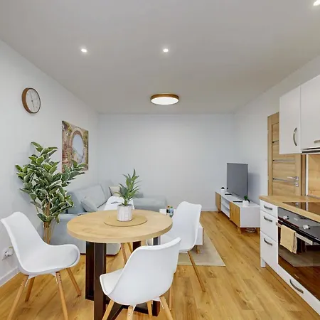 Flexihome Sk - Jantarova - 65m2 - 2 Bedroom - Garage Parking アパート コシツェ